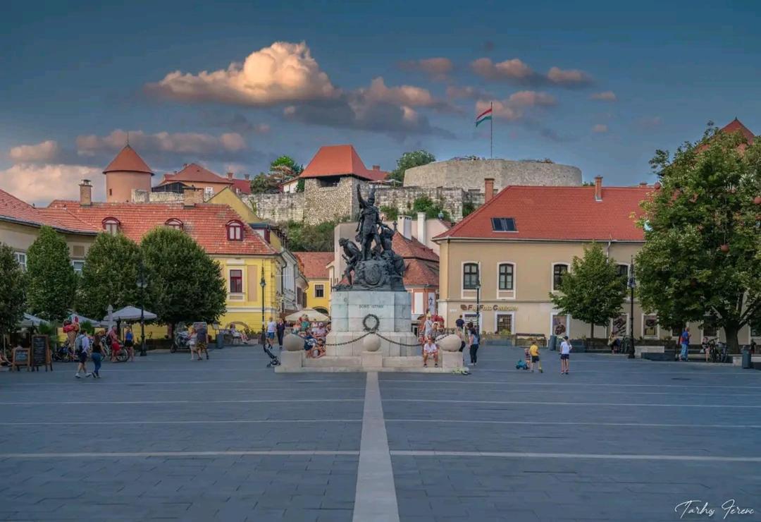 Albina Apartman Еґер Екстер'єр фото